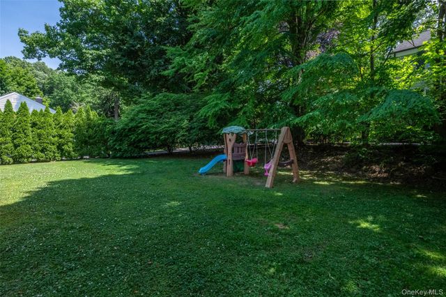 18 Carlyle Place, Hartsdale, NY 10530