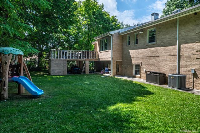 18 Carlyle Place, Hartsdale, NY 10530