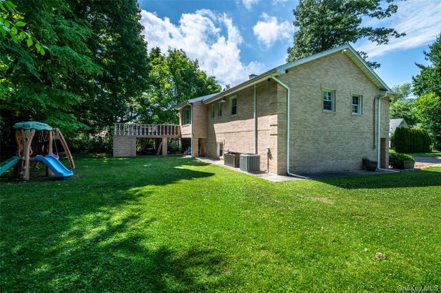 18 Carlyle Place, Hartsdale, NY 10530