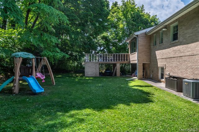18 Carlyle Place, Hartsdale, NY 10530