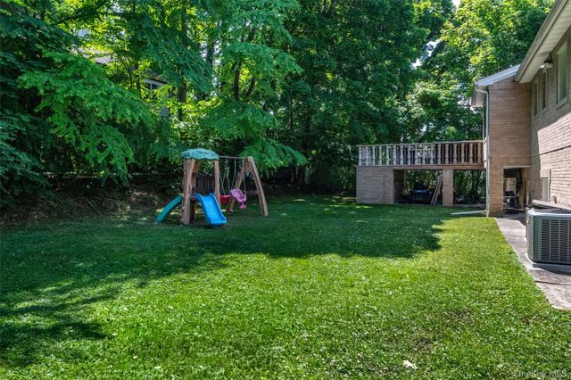 18 Carlyle Place, Hartsdale, NY 10530