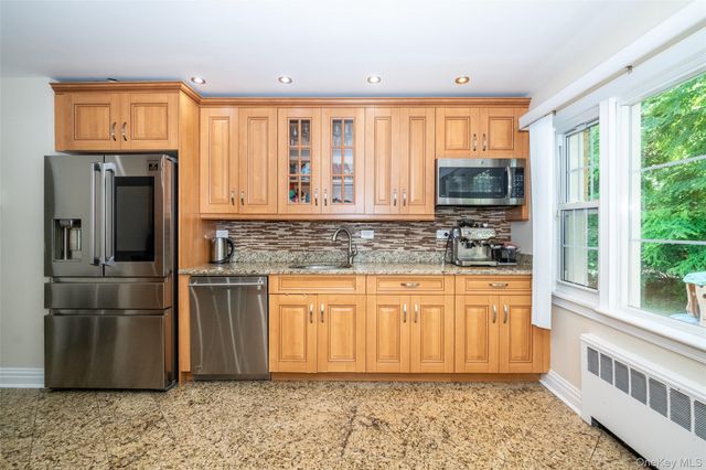 18 Carlyle Place, Hartsdale, NY 10530