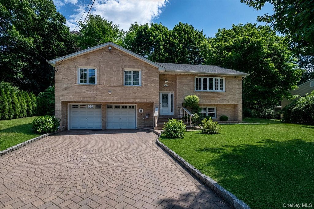 18 Carlyle Place, Hartsdale, NY 10530