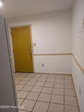 214 W Volant Street, Hubert, NC 28539