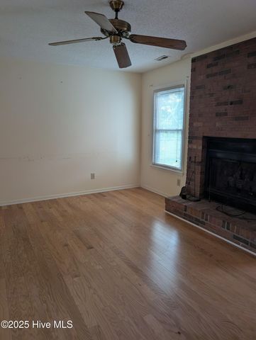 214 W Volant Street, Hubert, NC 28539