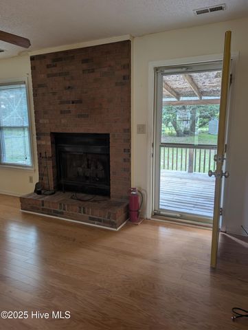 214 W Volant Street, Hubert, NC 28539