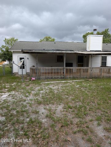 214 W Volant Street, Hubert, NC 28539