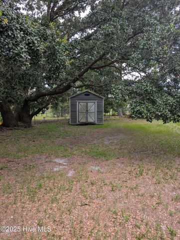 214 W Volant Street, Hubert, NC 28539