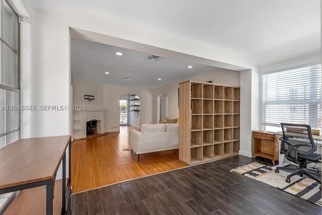 1621 NE 3rd Ct, Fort Lauderdale, FL 33301