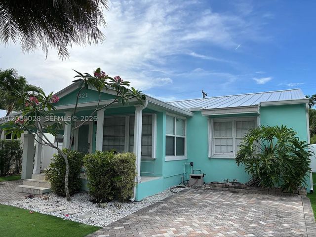 1621 NE 3rd Ct, Fort Lauderdale, FL 33301