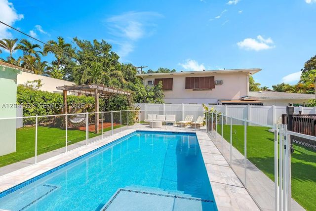 1621 NE 3rd Ct, Fort Lauderdale, FL 33301
