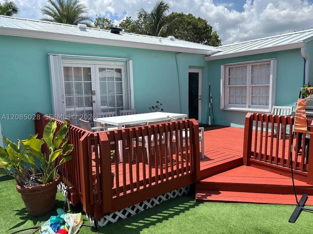 1621 NE 3rd Ct, Fort Lauderdale, FL 33301