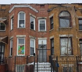 6858 S Calumet Avenue, Chicago, IL 60637