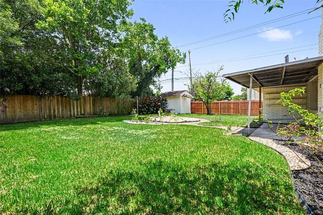 10802 Sagetrail Drive, Houston, TX 77089