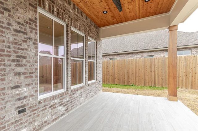 2247 Nikal Drive S, Lake Charles, LA 70605