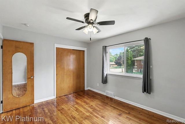 94 Crocker Blvd, Mount Clemens, MI 48043