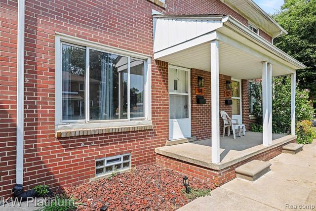 94 Crocker Blvd, Mount Clemens, MI 48043