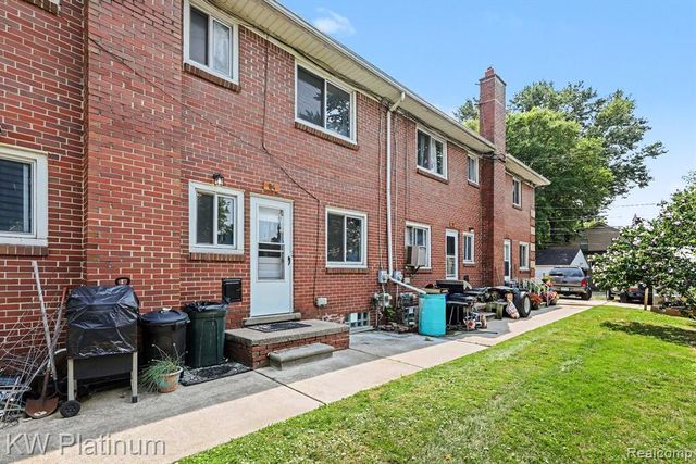 94 Crocker Blvd, Mount Clemens, MI 48043