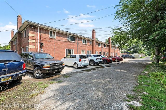 94 Crocker Blvd, Mount Clemens, MI 48043