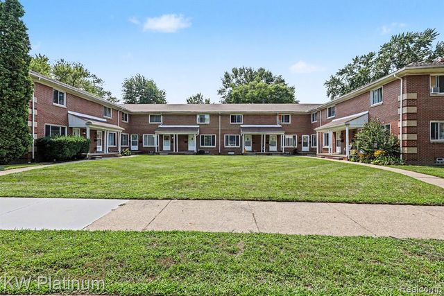 94 Crocker Blvd, Mount Clemens, MI 48043