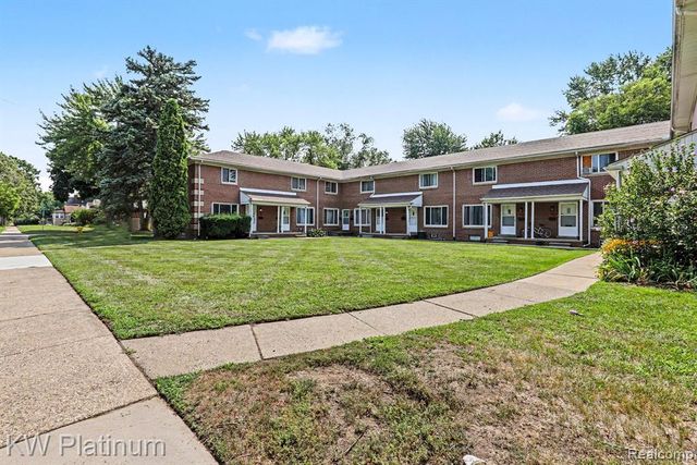 94 Crocker Blvd, Mount Clemens, MI 48043