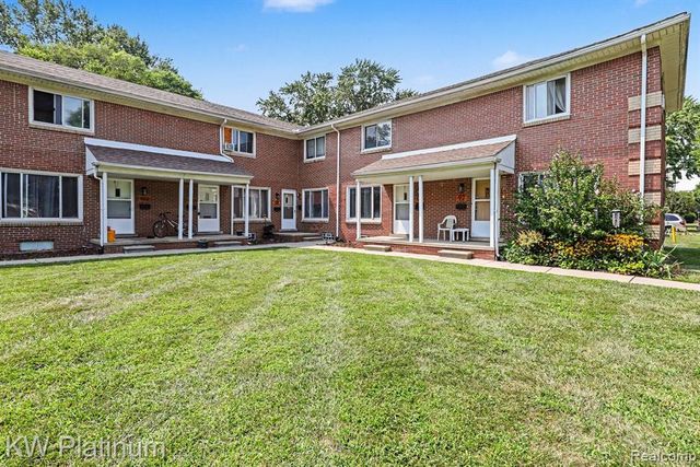 94 Crocker Blvd, Mount Clemens, MI 48043