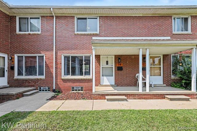94 Crocker Blvd, Mount Clemens, MI 48043