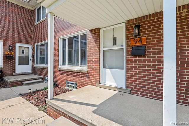 94 Crocker Blvd, Mount Clemens, MI 48043