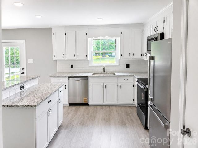 6016 Indian Brook Drive, Matthews, NC 28104