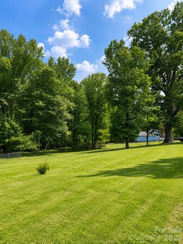 6016 Indian Brook Drive, Matthews, NC 28104