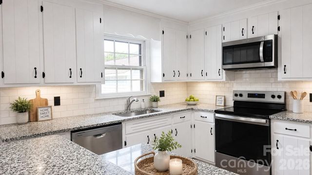 6016 Indian Brook Drive, Matthews, NC 28104