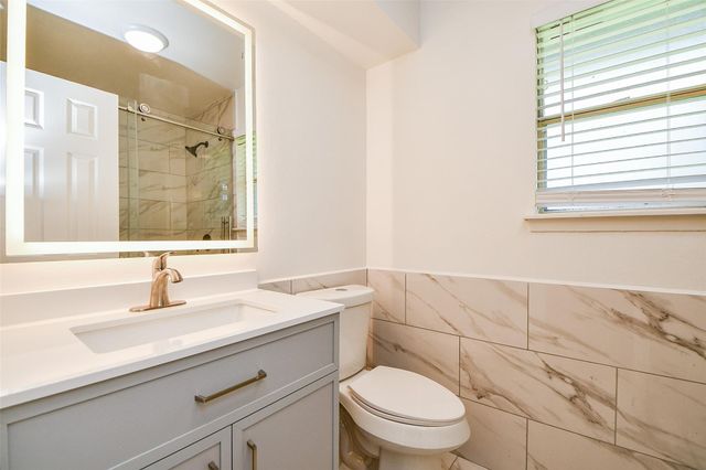 162 Bluebonnet Street, Sugar Land, TX 77478