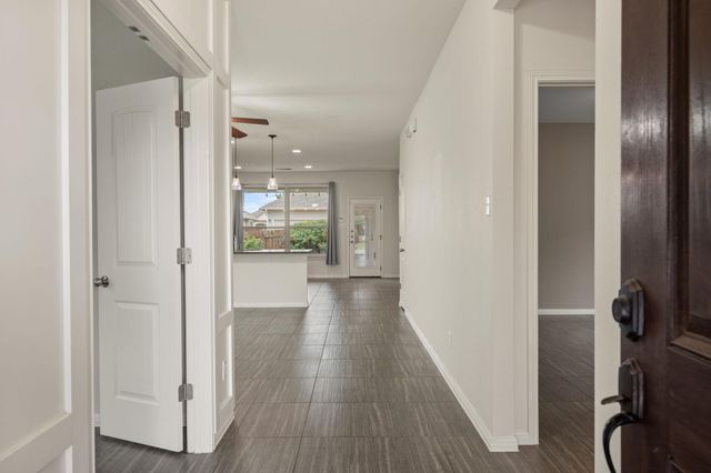 604 Palmilla ST, Leander, TX 78641