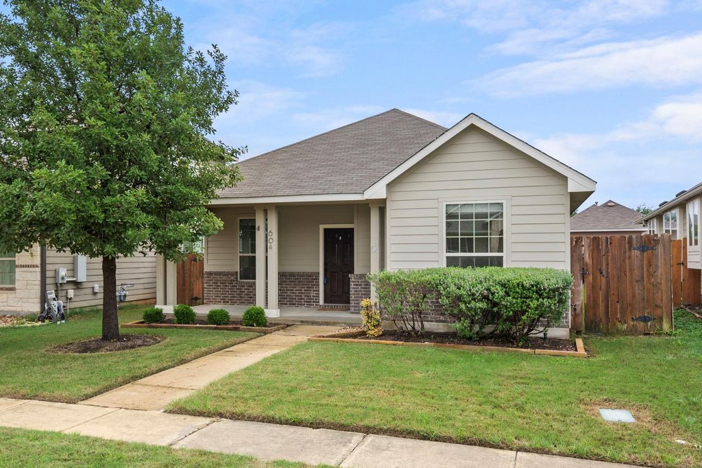604 Palmilla ST, Leander, TX 78641