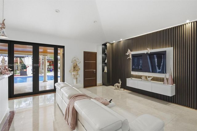 14252 SW 30th St, Miami, FL 33175