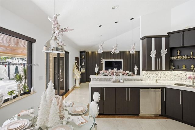 14252 SW 30th St, Miami, FL 33175