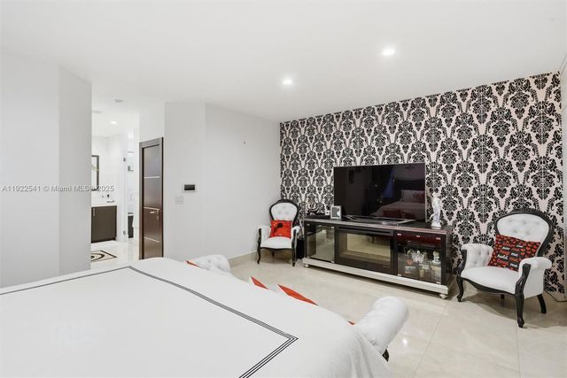 14252 SW 30th St, Miami, FL 33175