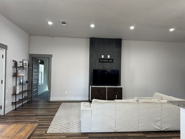 1009 E Buffalo Street, Forney, TX 75126