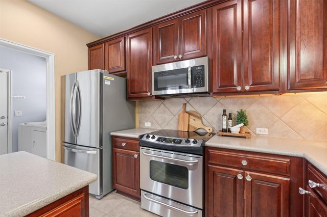 300 Cooper Lake DR, Georgetown, TX 78633