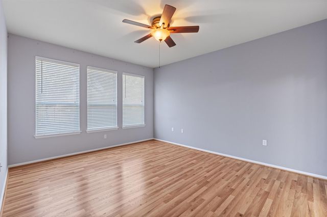 300 Cooper Lake DR, Georgetown, TX 78633