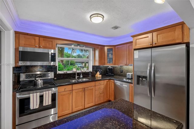 632 NW 28th Court, Wilton Manors, FL 33311