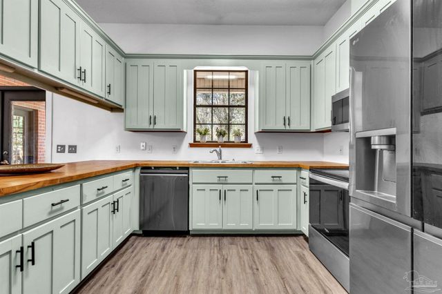 5045 Serry Ln, Pace, FL 32571