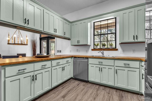 5045 Serry Ln, Pace, FL 32571