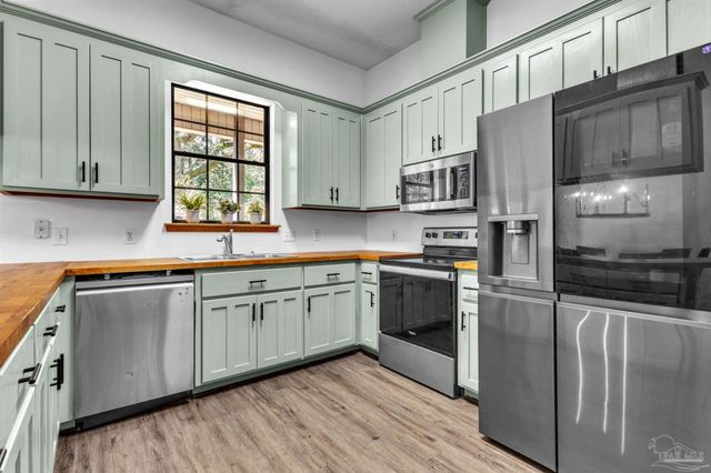 5045 Serry Ln, Pace, FL 32571