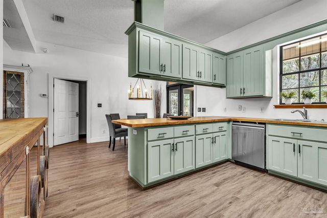 5045 Serry Ln, Pace, FL 32571