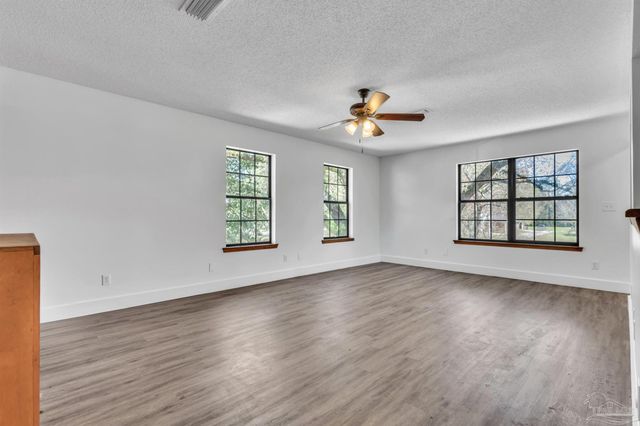 5045 Serry Ln, Pace, FL 32571