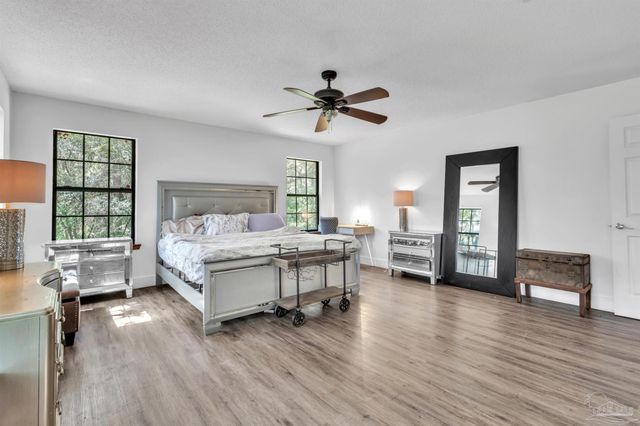 5045 Serry Ln, Pace, FL 32571