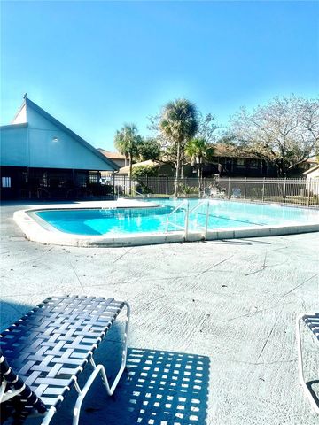 6344 NEWTOWN CIRCLE B2, Tampa, FL 33615