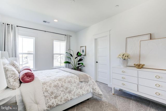 2728 HILLFIELD DR, Frederick, MD 21702