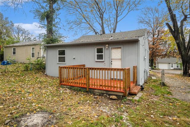 9034 Grand Avenue, Kansas City, MO 64114